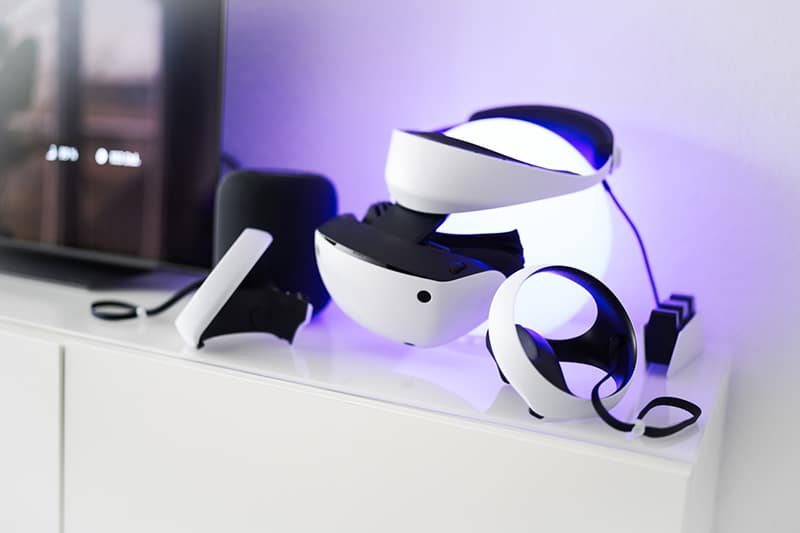 Son mucho más baratas que las Apple Vision Pro, y destacan como una de las  mejores gafas de realidad virtual para juegos: PS VR2, en oferta